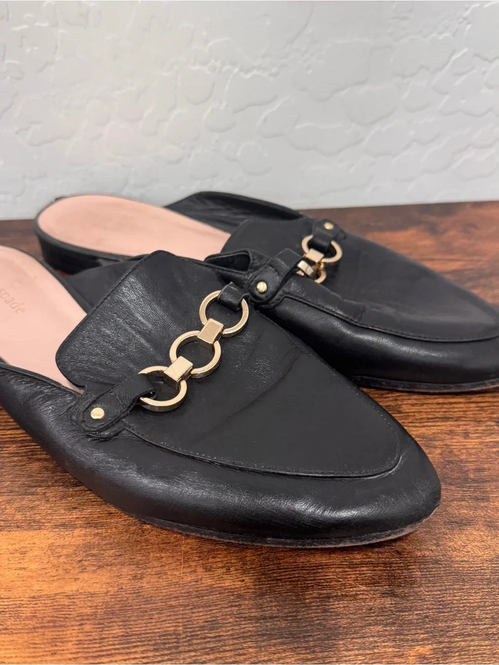 kate spade Black Leather Slip-On Loafers Womens 8.5 Gold Chain Detail Old Money